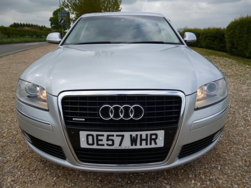 AUDI A8