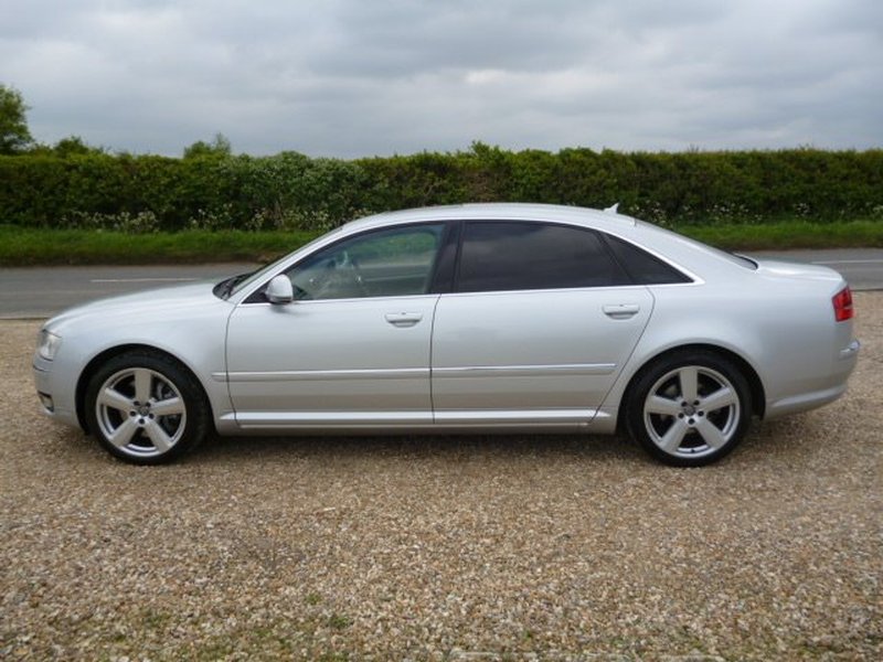 AUDI A8