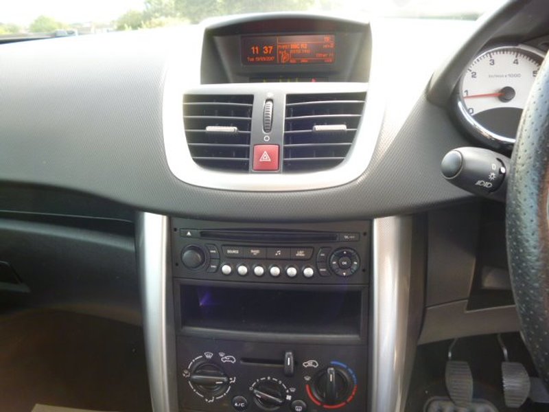 PEUGEOT 207