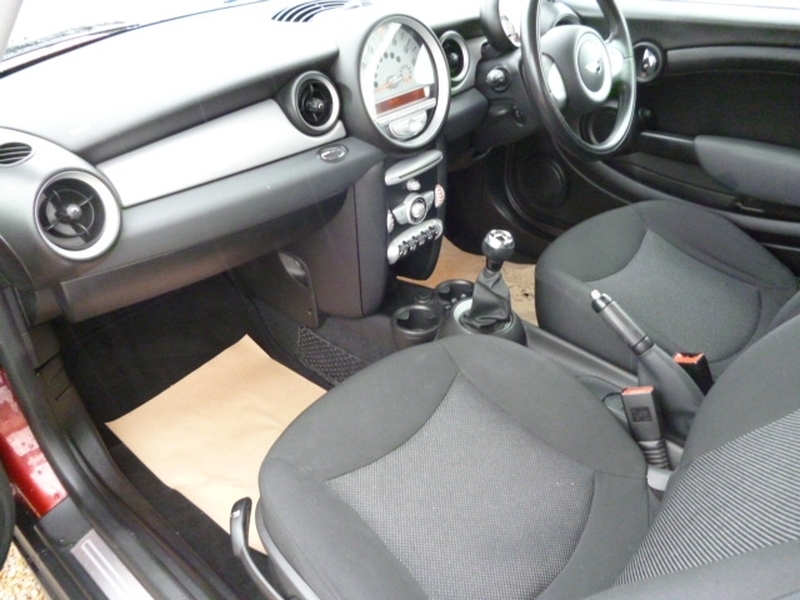 MINI HATCH