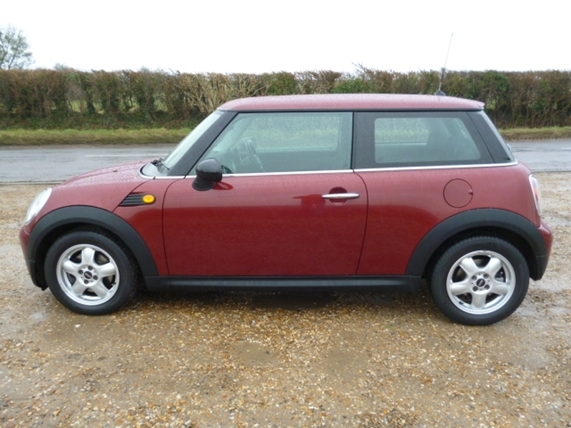 MINI HATCH