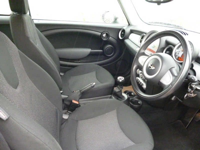 MINI HATCH