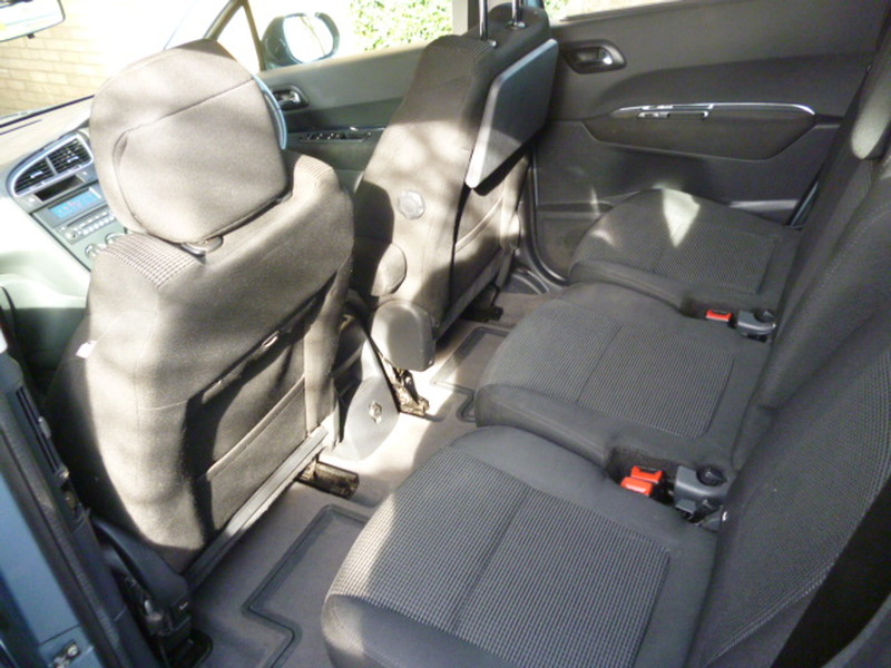 PEUGEOT 5008