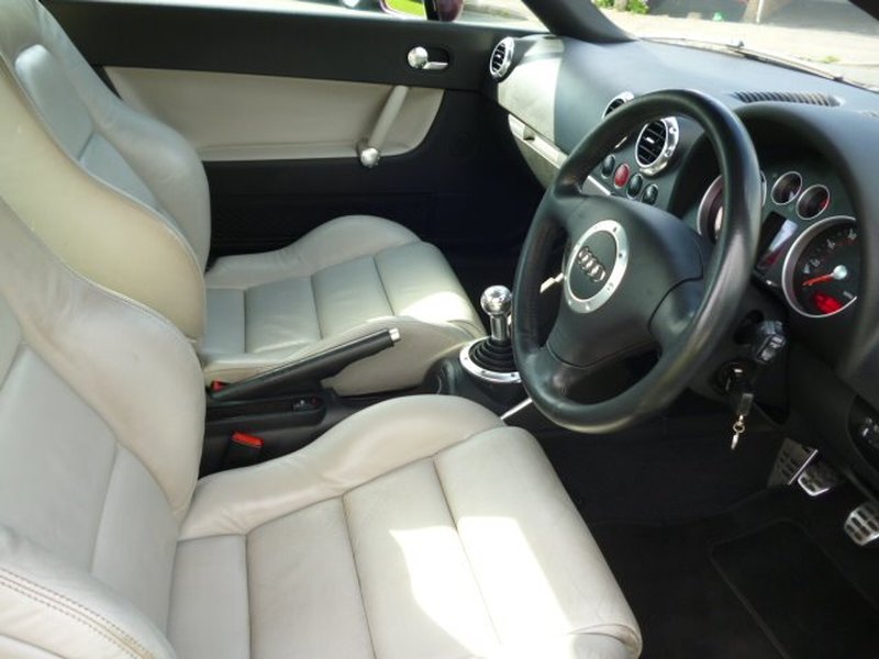 AUDI TT