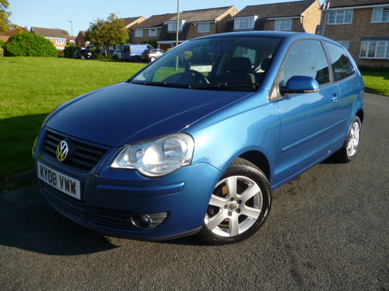 VOLKSWAGEN POLO