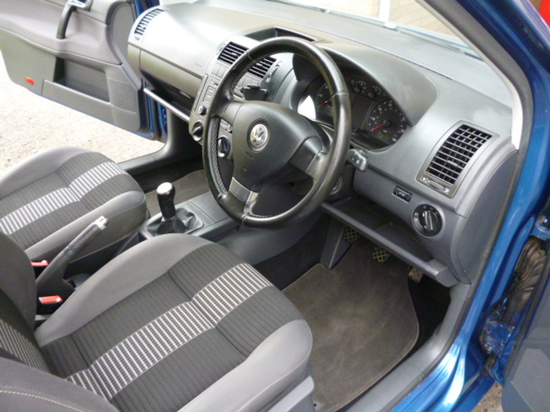 VOLKSWAGEN POLO