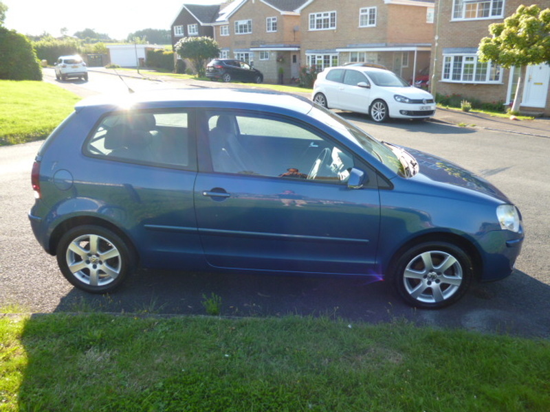 VOLKSWAGEN POLO