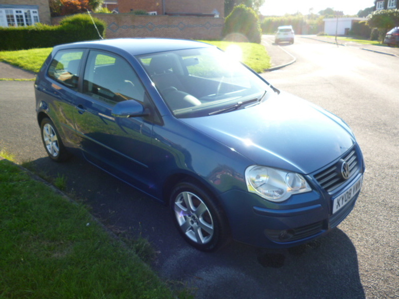 VOLKSWAGEN POLO