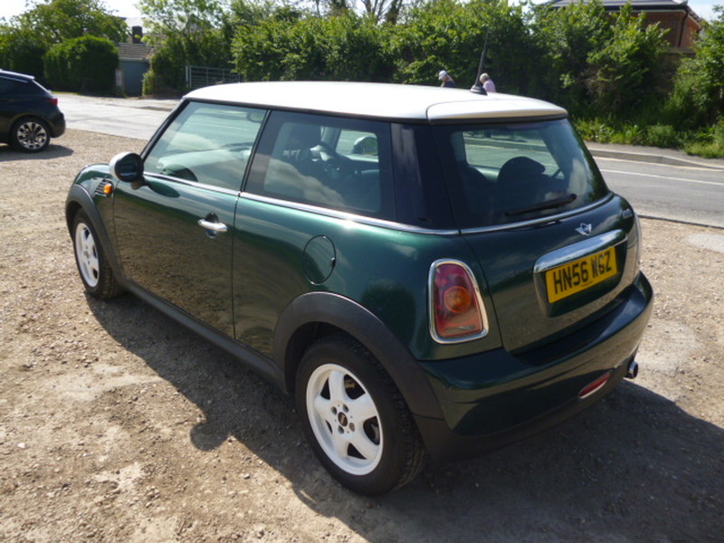 MINI HATCHBACK