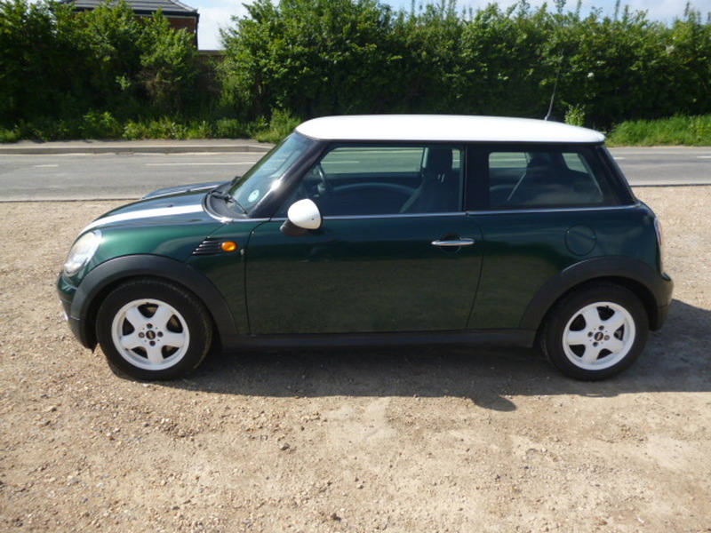 MINI HATCHBACK