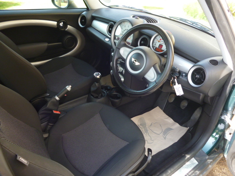 MINI HATCHBACK