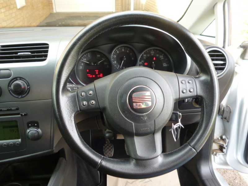 SEAT LEON