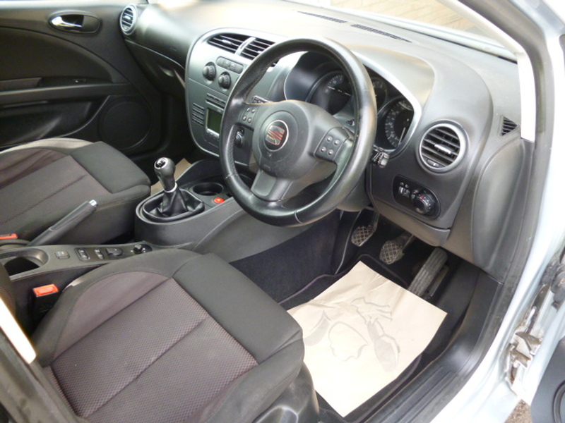 SEAT LEON