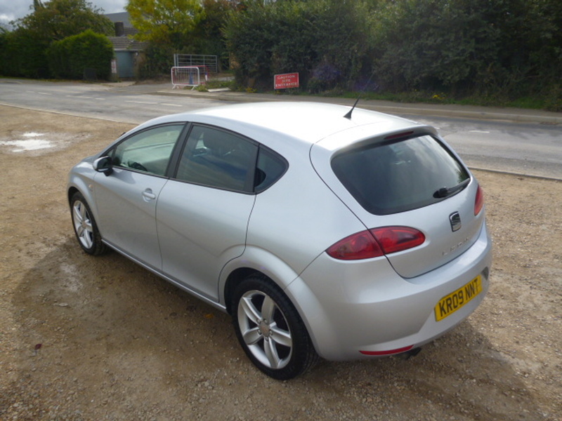 SEAT LEON