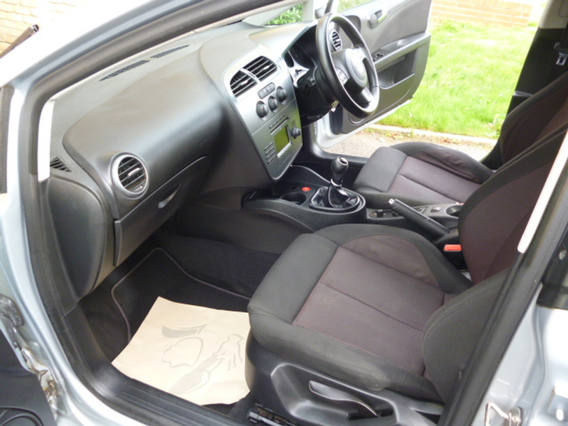SEAT LEON