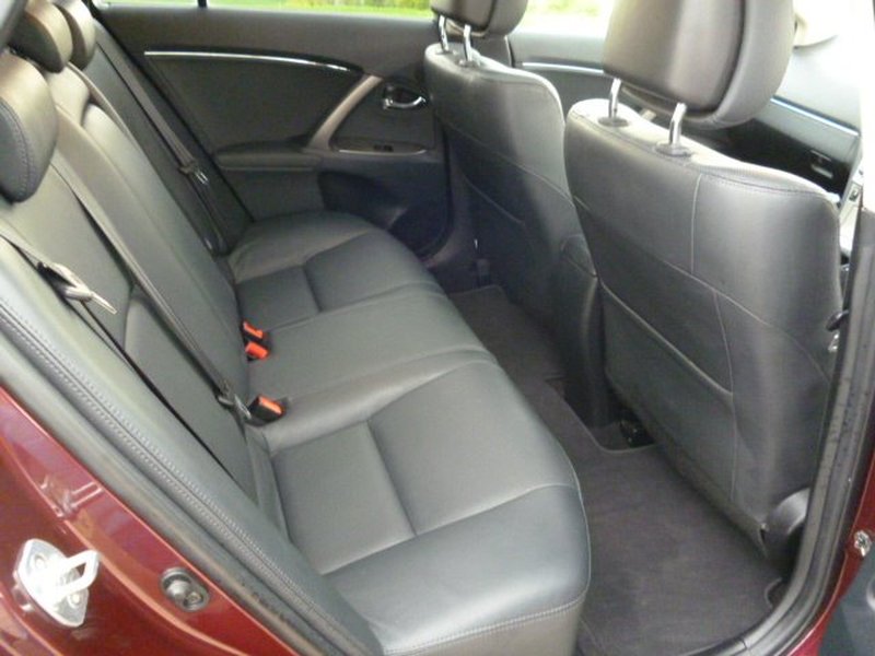 TOYOTA AVENSIS