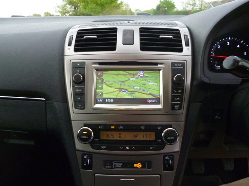 TOYOTA AVENSIS