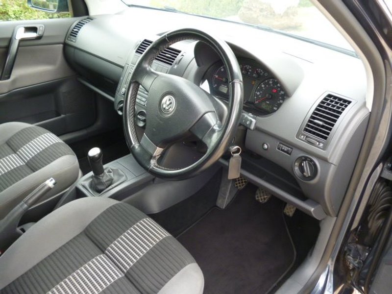 VOLKSWAGEN POLO