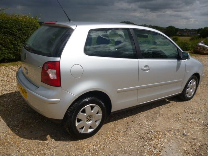 VOLKSWAGEN POLO